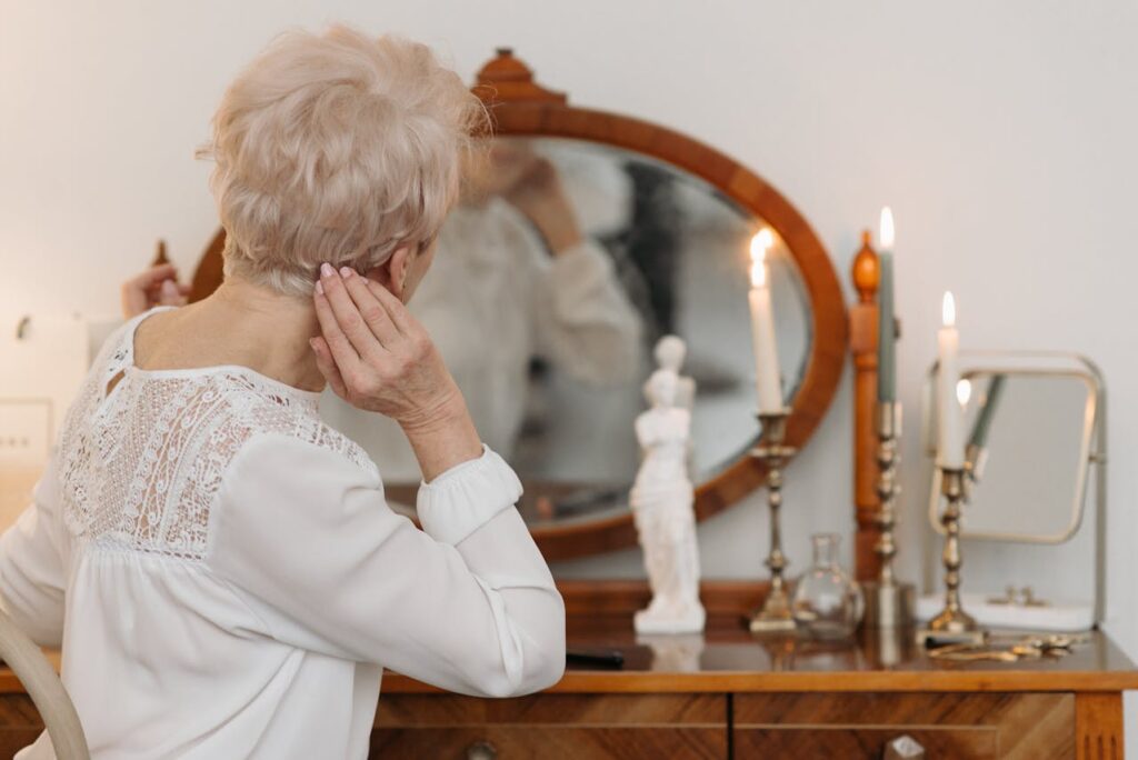 Почему после смерти человека закрывают зеркала в доме